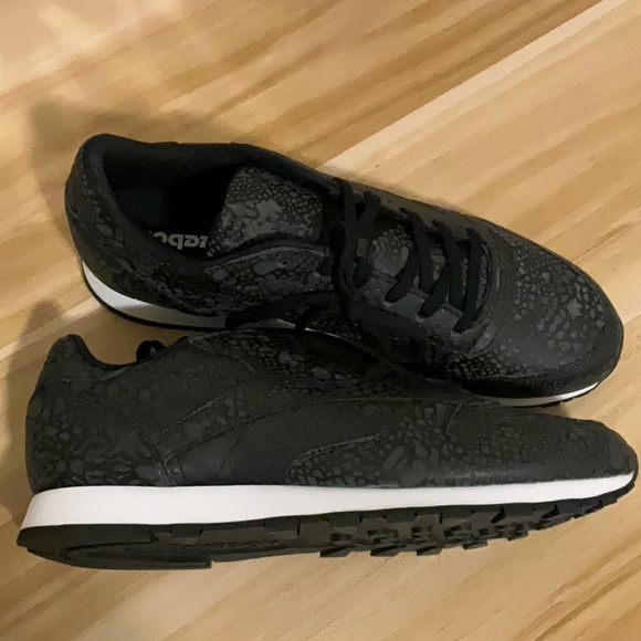 🚨NEW 🚨REEBOK classic size 10.5 - Picture 4 of 8